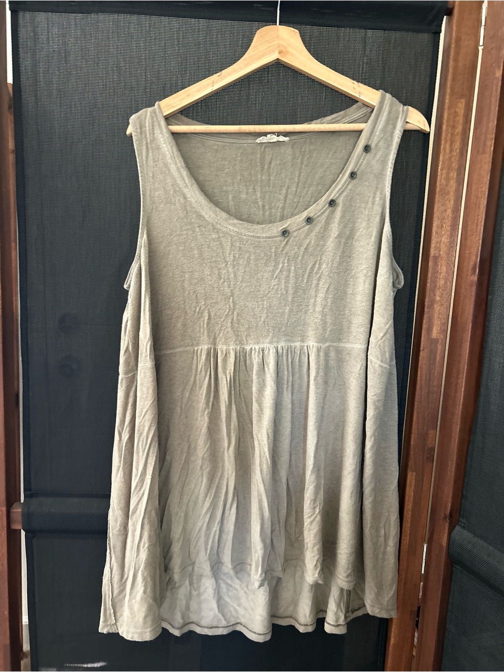 Sleeveless Scoop Neck Tunic Top in Light Taupe